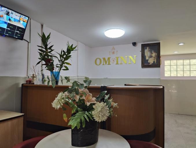 Om Inn Bangkok Buitenkant foto